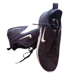 Nike Air Max Motion 2 Women's Running Sneaker